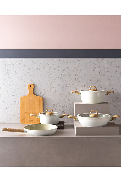 Madame Coco Solene 7 piece cookware set - cream/light green