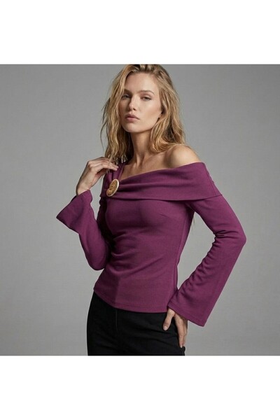 Moda Lounge Brooch Detailed Spanish Sleeve Madonna Collar Blouse