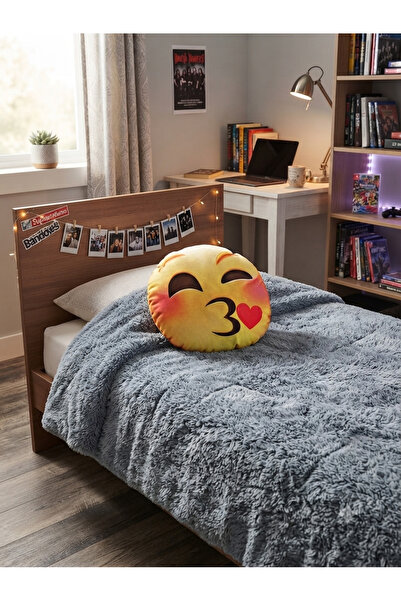 AZİZ OYUNCAK 25 Cm Kissing Emoji Humorous Cartoon Themed Round Toy Pillow