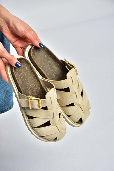 Fox Shoes Y596549502 Γυναικείες παντόφλες σε μπεζ σουέντ με κούμπωμα και κλει...