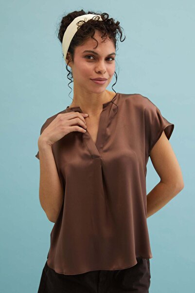 Silk and Cashmere Kahverengi Monica Saf İpek V Yaka Kısa Kollu Bluz