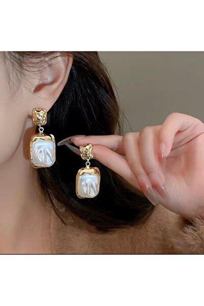 deluxe takı ve giyim Pearl Framed Gold Earrings