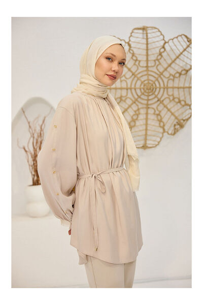 LC Waikiki Nevavm Farkıyla Women's Oval Collar Gold Button Detailed Blouse Cream
