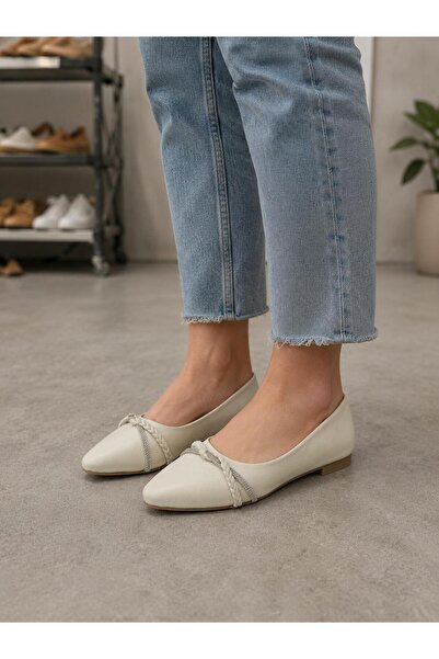 PİERRO SHOES حذاء باليه نسائي من الجلد الطبيعي بتفاصيل حياكة حجرية، مقدمة مدب...