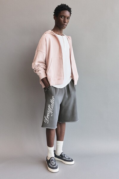 Pull & Bear Grafik baskılı skater jogger şort