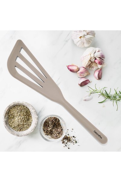 Greenpan ملعقة سيليكون على شكل سمكة باللون البيج |   سيليكون بلاتيني |   خالي من مادة BPA |   200 ° مقاوم للحرارة |