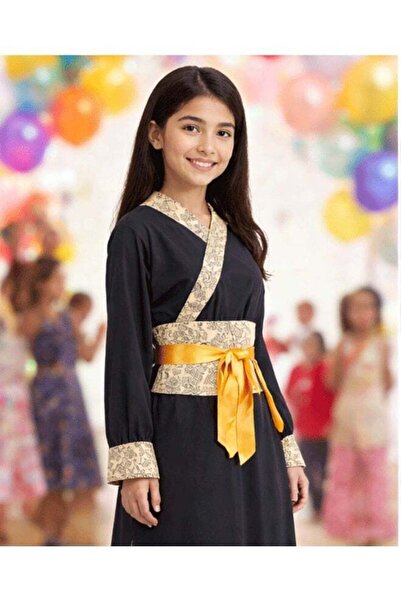 joyland Long kimono with a modern Japanese design and a printed waist belt.