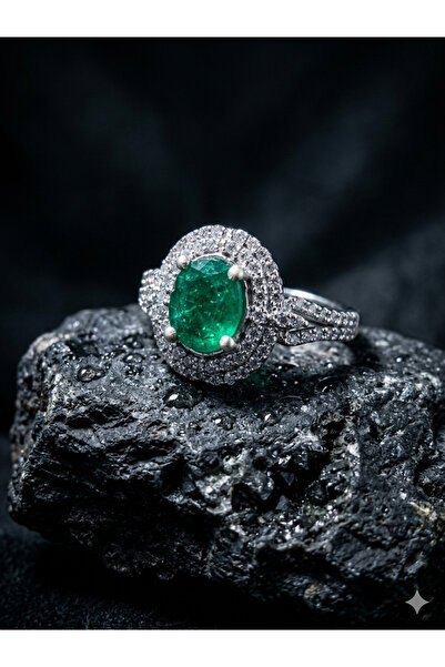 SH Women's silver ring with emerald stone