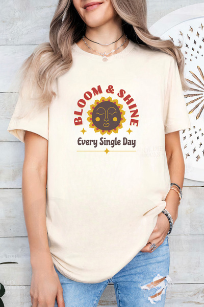 Sarah's Boutique Women's T-shirt – 100% cotton – Bloom Shine