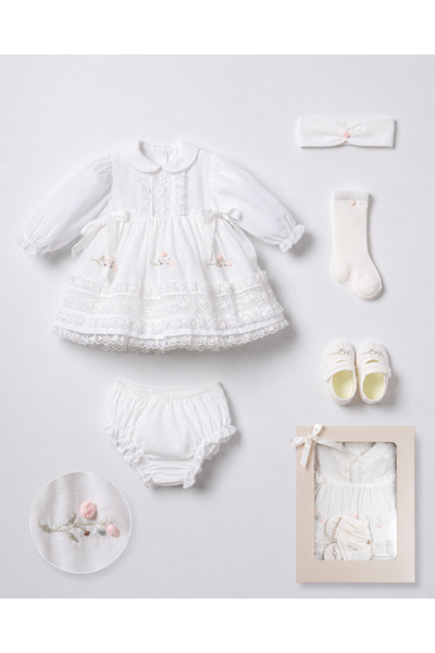 sunshine boutique15 بكج مواليد ابيض مزين بالدانتيل يلبس مواليد لعمر 4 اشهر