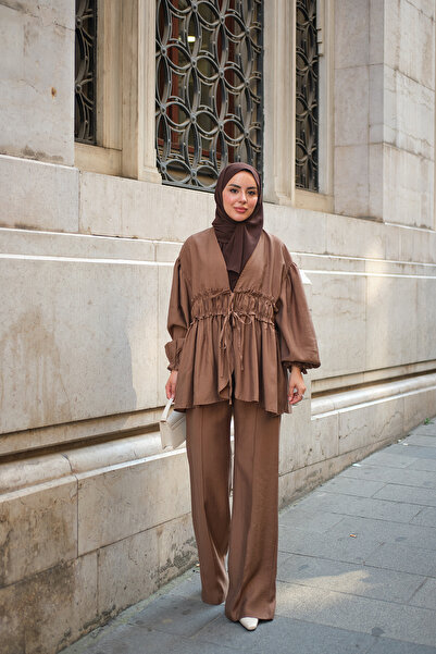 LOCCO بدلة نسائية برباط عند الخصر وربطة أمامية باللون البني