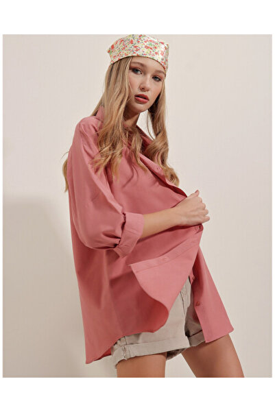 GENERAL Mild shirt with a semi-long modern cut and a long roll-up sleeves in ...
