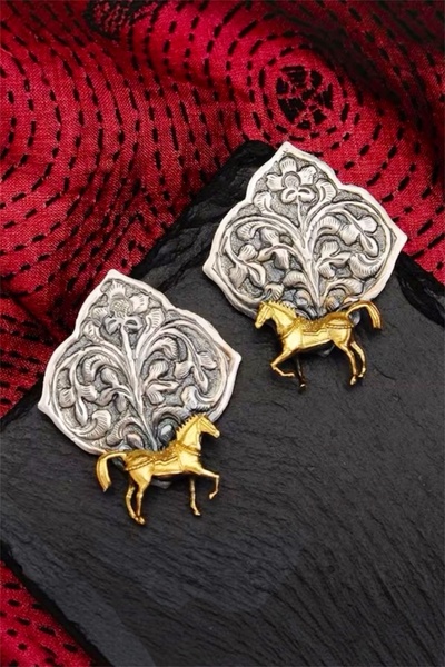 Pinty Design Antique Pattern Horse Figured Women's Design Earrings 3 cm