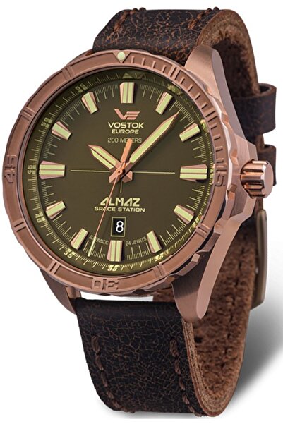 Vostok Europe Ceas bărbătesc NH35A-320O516 — maro clasic, rezistent la apă.