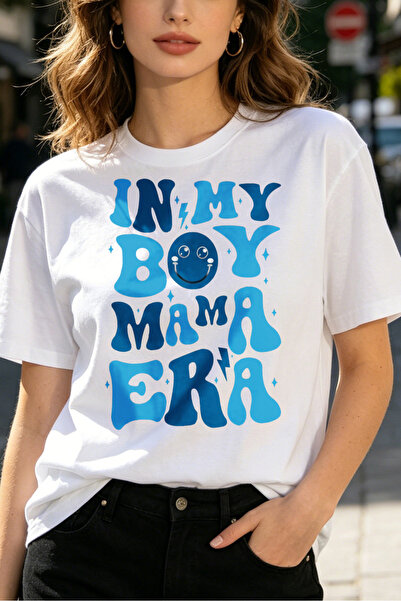 Fleck تي شيرتات نسائية بطباعة جرافيكية بتصميم 'In My Boy Mama Era'، أسلوب كاج...