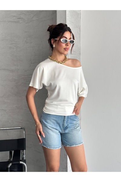 Kayık Yaka Düz Tshirt