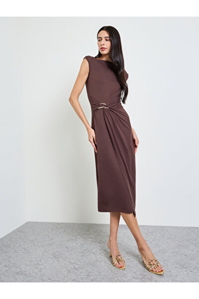 Styli Brown Metal Decor Detail Sheath Midi Dress