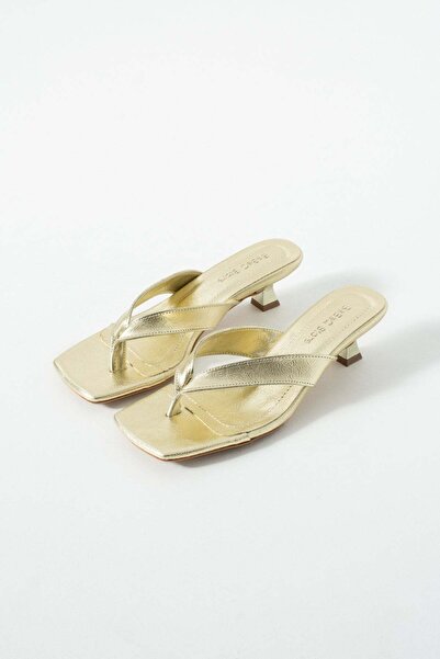 BeBeQ Store Nübel Gold Flip-Flop Detailed Heeled Slippers