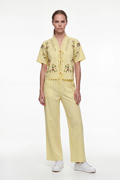cemo Women's Floral Embroidered Scallop Detailed Tie-Front Blouse