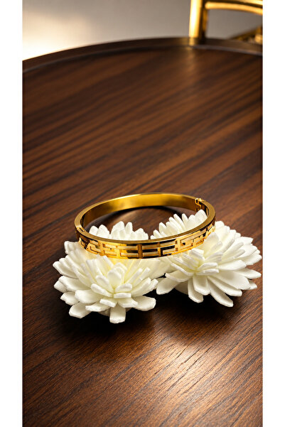 stainles steel Luxurious and Elegant Gold Standing Bracelet