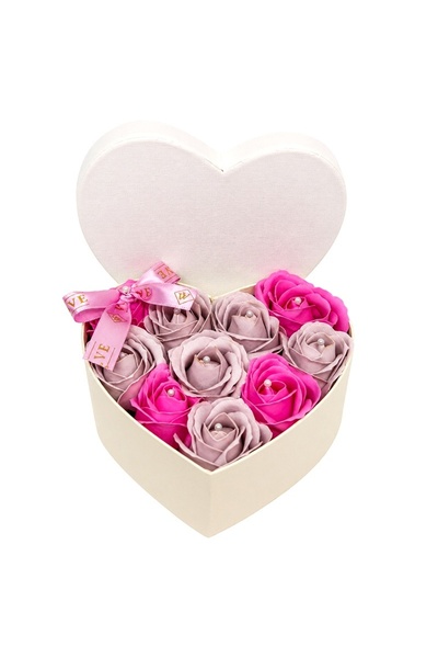 velve Aranjament floral Intimissimo in cutie inima cu 10 trandafiri de sapun ...