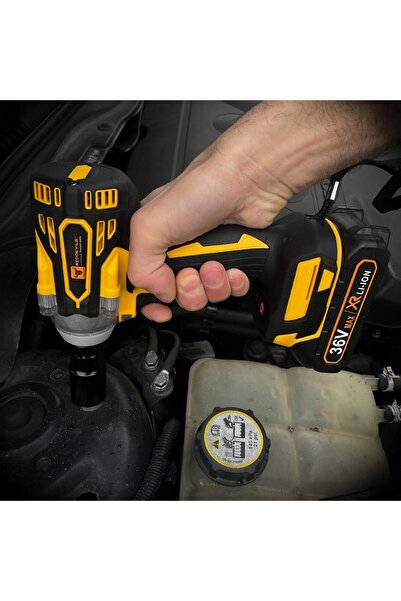 Makita Cheie de impact cu acumulator pentru roți, cu 2 baterii