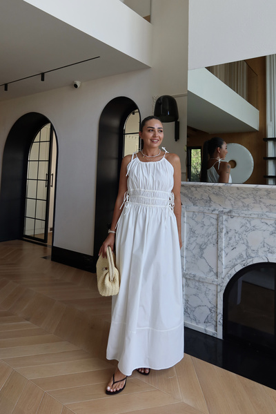 Özge Özgenç فستان ماكسي بدون أكمام مع تفاصيل ربط