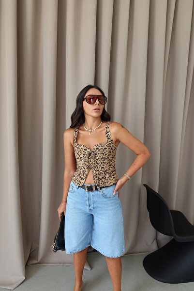 Özge Özgenç Leopard Patterned Corset