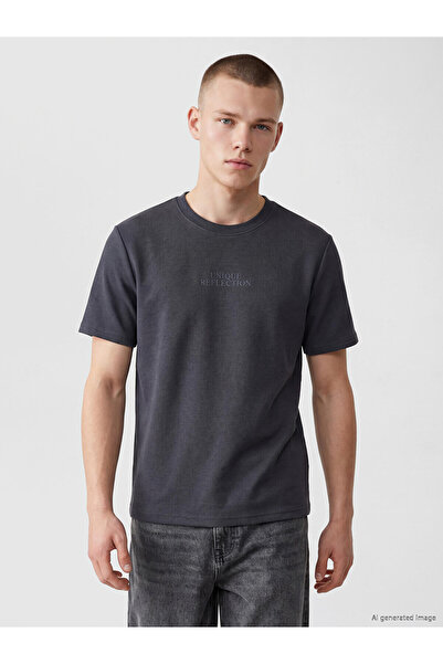LC Waikiki Nevavm Men's T-Shirt with Oval Collar and Printed Design