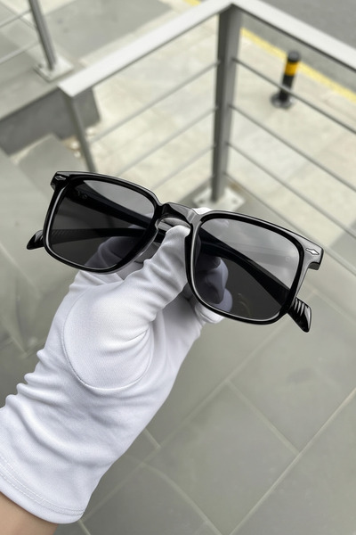 Roger Bacon Polarized Glass Black Men's Sunglasses with Metal Hinges