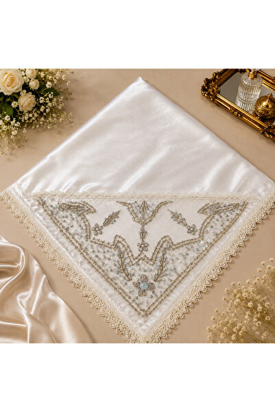 Daya Glow Vintage İnci ve Boncuk İşlemeli Saten Çeyizlik Bohça – Dantelli El İşi