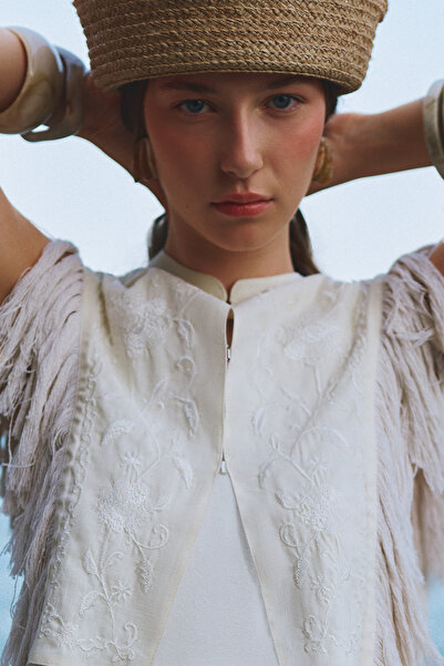 Manuka Tasseled Embroidered Collar Vanilla