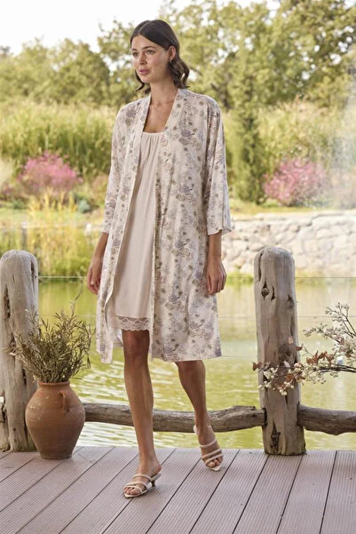 SS HOME CONCEPT Floral Patterned and Lace Detailed Dressing Gown Set