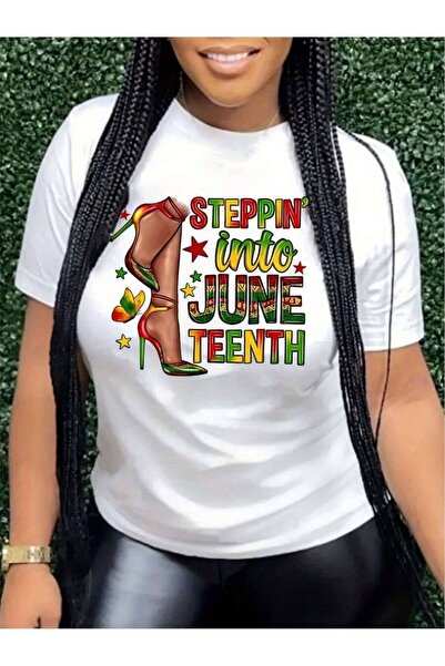 LİNA06 قميص بأكمام قصيرة مطبوع عليه نص "Stepin' Into Juneteenth" مصنوع من الق...