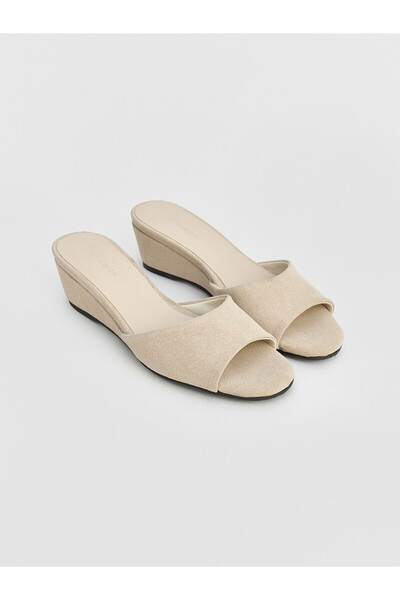 LC Waikiki صندل نسائي بكعب عالٍ من NEVAVM بحزام واحد