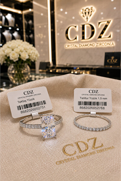 Crystal Diamond Zirconia Işıklı kutuda , 1. Kalite kararmayan 5 karat princes...