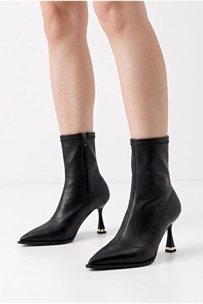 besoin shoes store حذاء نسائي ذو كعب رفيع ونعل مضاد للانزلاق وتفاصيل سحاب مطا...