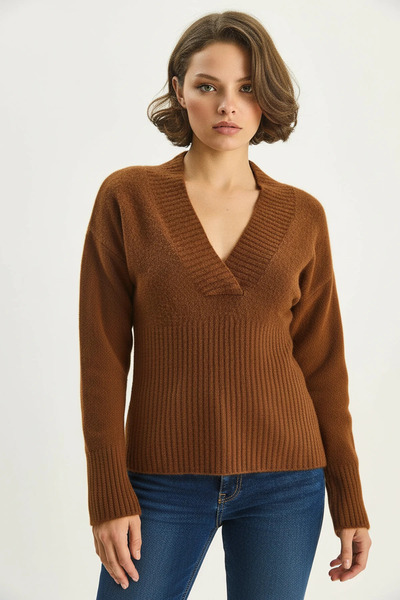 Efnaz style Women's V-Neck Waist-Fitted Ribbed Knit Camel Sweater