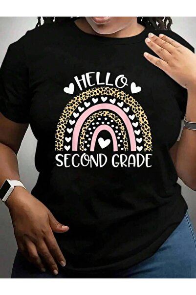23ERVA تي شيرت بطباعة جرافيكية باللون الأسود بعبارة "Hello Second Grade Teach...