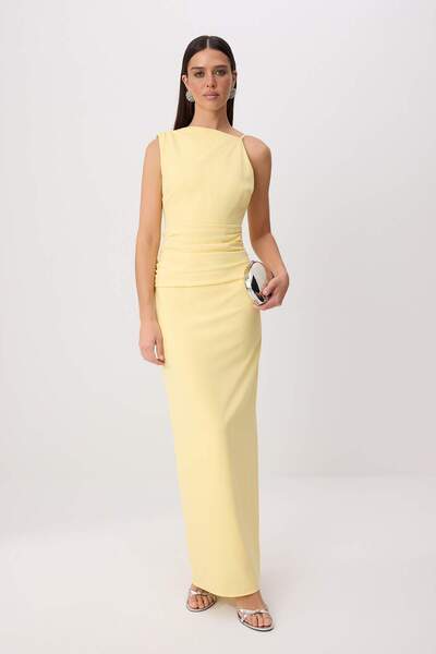 Trendyol Collection فستان سهرة وفستان تخرج أصفر منسوج من فينيكي ماكسي TPRSS26...
