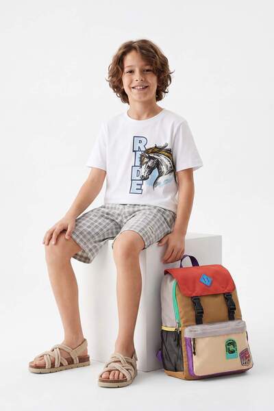 TRENDYOLKIDS تي شيرت محبوك مطبوع للأولاد باللون الأبيض TKDSS26TS00078