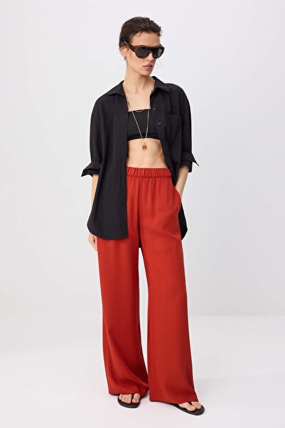 Trendyol Kollektion Rote Hose mit weitem Bein und elastischem Bund mit Kaltkn...