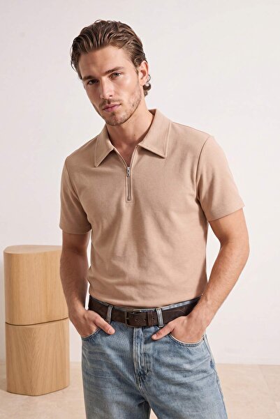 Trendyolmilla Man Camel Regular/Rahat Fermuarlı Dokulu Kumaş Örme Polo Yaka T-shirt TMNSS26PO00045
