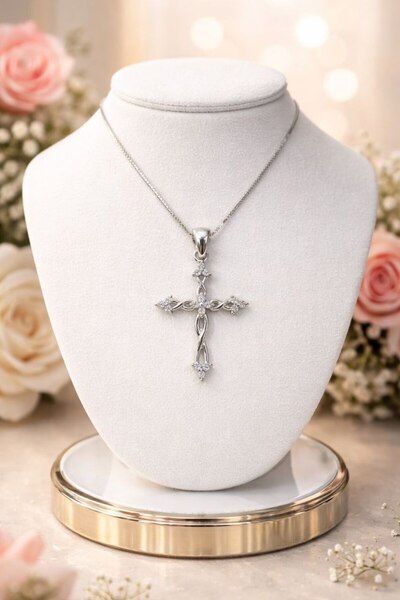 IAMIRA Silver necklace with cross