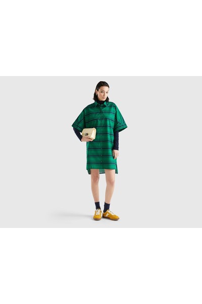 United Colors of Benetton فستان قصير مخطط بأزرار وأكمام نصفية