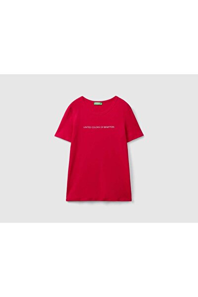 United Colors of Benetton تي شيرت مطبوع لامع مصنوع من القطن بنسبة 100%