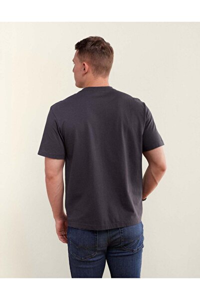 AMERICAN EAGLE AE Standard Fit Graphic T-Shirt