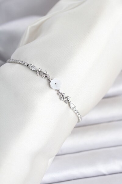 Inure Jewelry سوار نسائي من النحاس الفضي اللون بتصميم زهرة من سلسلة سو مول تي