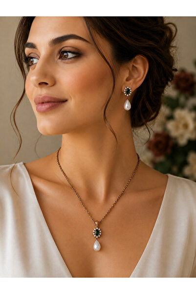 FAYRA ACCESSORIES Yeşil Oval Kristal Taşlı Mayorka İnci Kolye ve Mayorka İnci...
