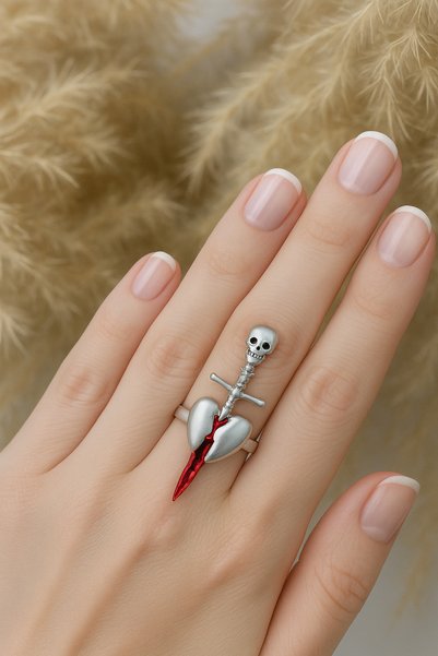 Herşey Nota Heart-Shaped Dagger Red Ring – a Symbol of Passion, Courage, and ...